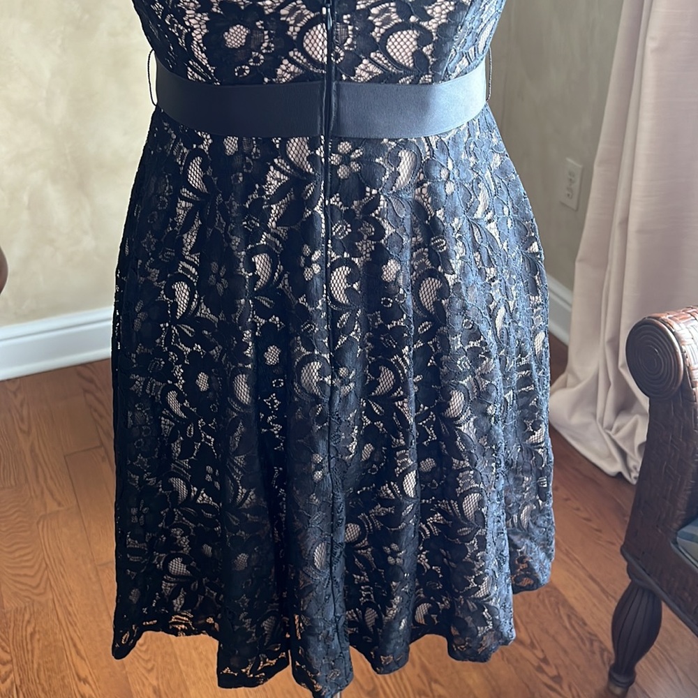 Ladies fun semi formal dress - Picture 7 of 8